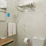 לינה וארוחת בוקר Nova Delpa Al 4*